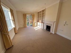 Sitting Room (1)- click for photo gallery